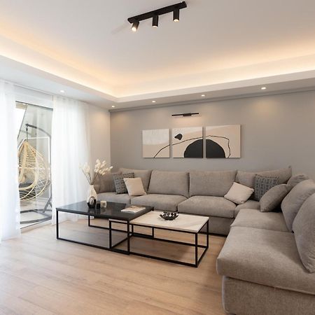 Luxury 4 Bedrooms Apartment Near Flisvos Marina ピレウス エクステリア 写真