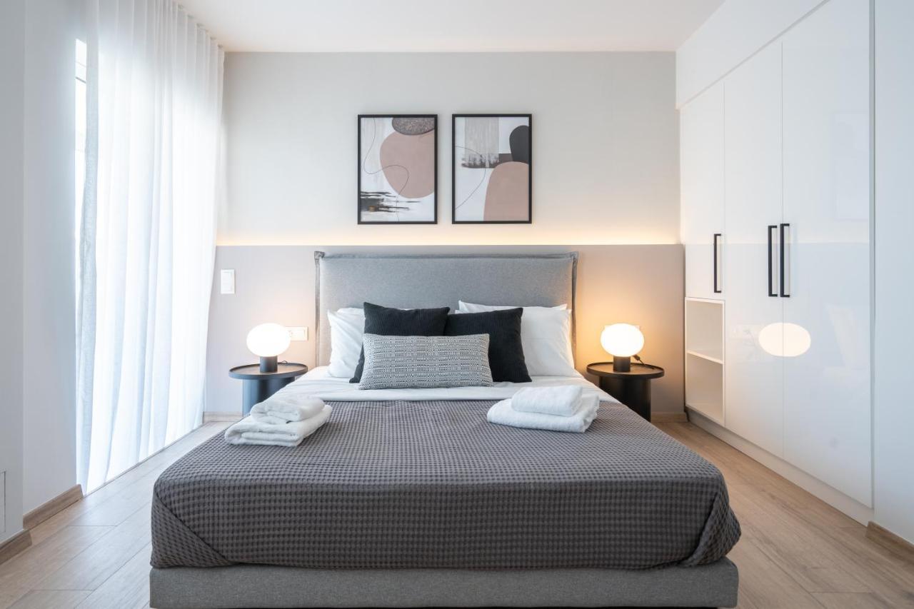 Luxury 4 Bedrooms Apartment Near Flisvos Marina ピレウス エクステリア 写真