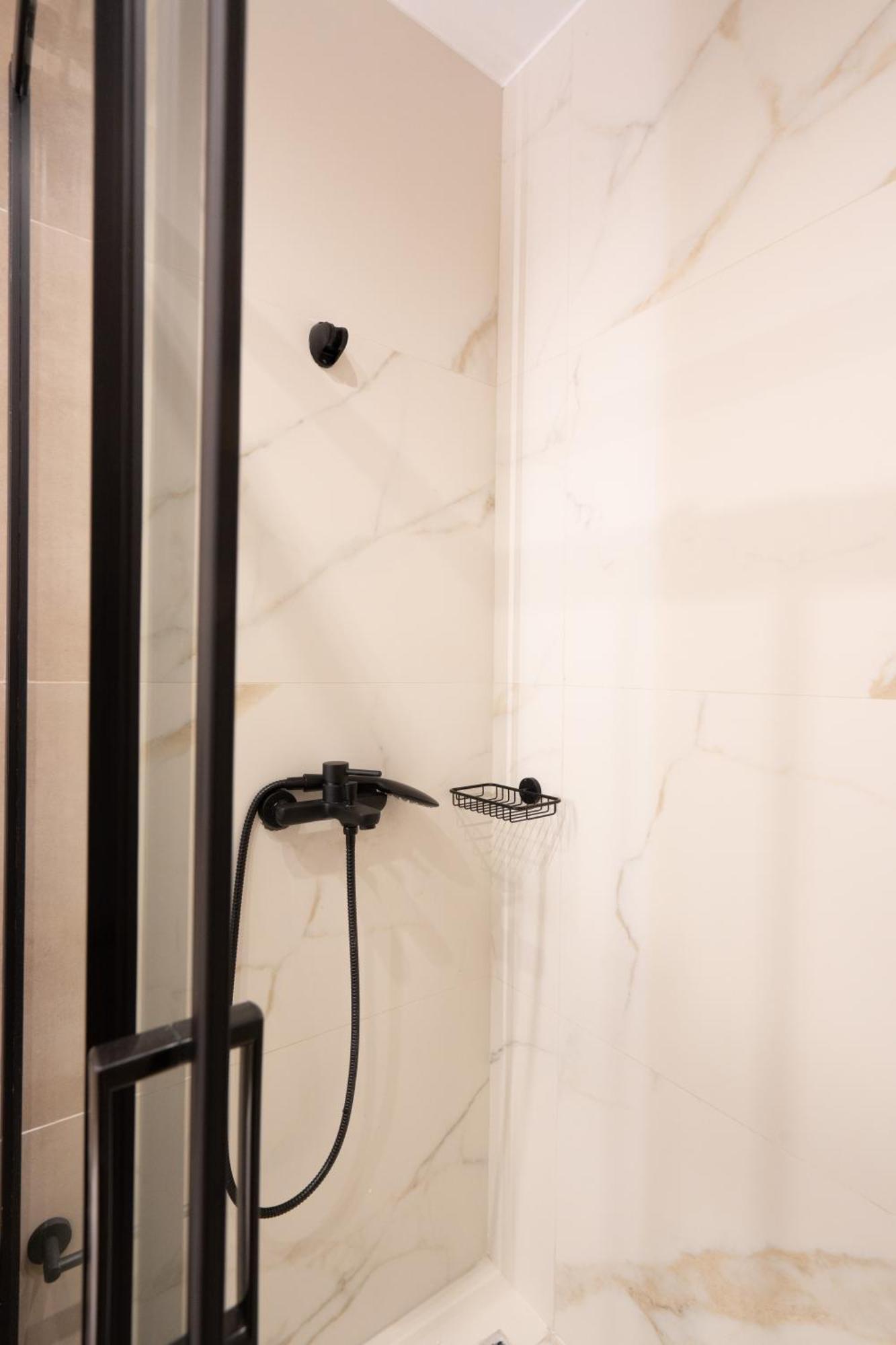 Luxury 4 Bedrooms Apartment Near Flisvos Marina ピレウス エクステリア 写真