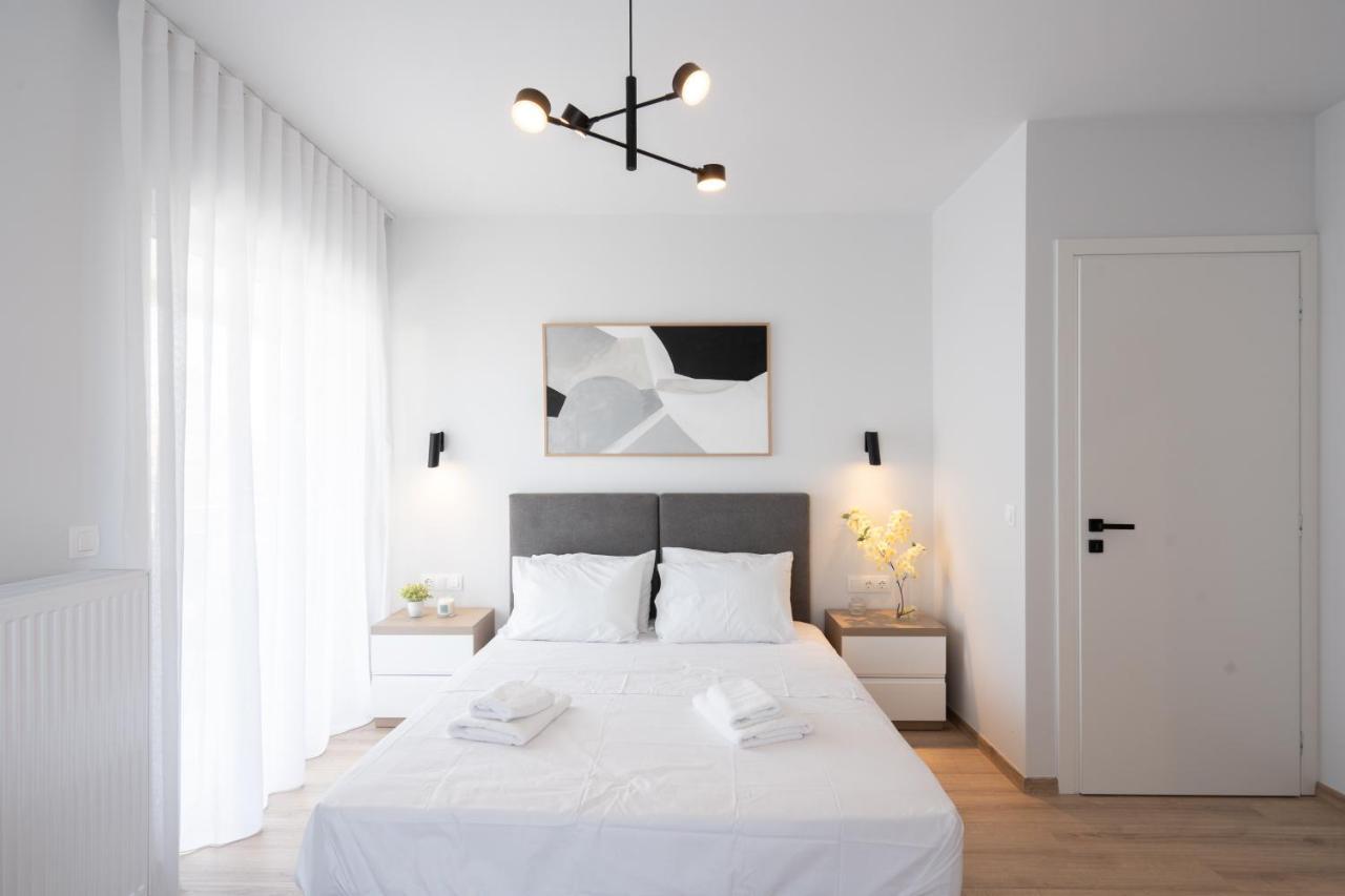 Luxury 4 Bedrooms Apartment Near Flisvos Marina ピレウス エクステリア 写真
