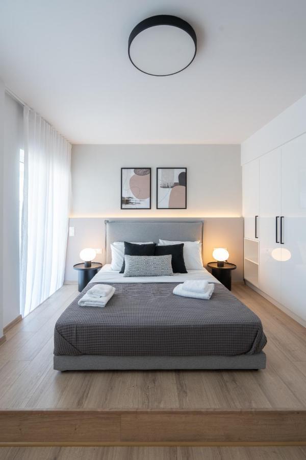 Luxury 4 Bedrooms Apartment Near Flisvos Marina ピレウス エクステリア 写真