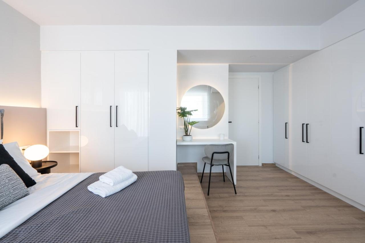Luxury 4 Bedrooms Apartment Near Flisvos Marina ピレウス エクステリア 写真