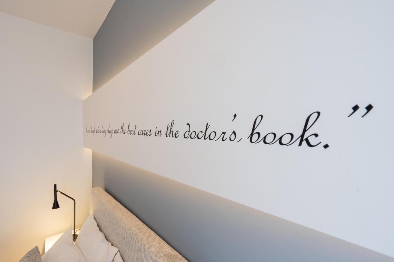 Luxury 4 Bedrooms Apartment Near Flisvos Marina ピレウス エクステリア 写真