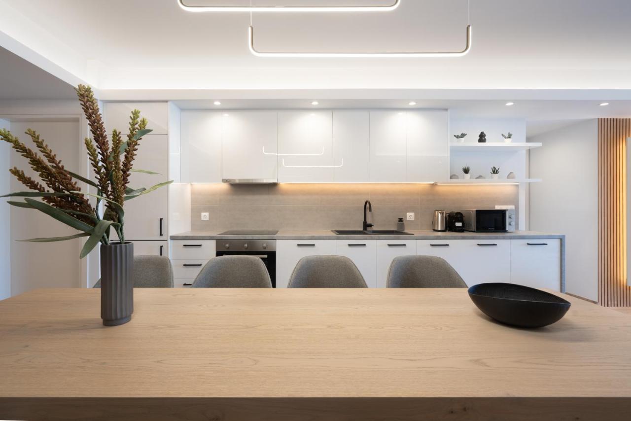 Luxury 4 Bedrooms Apartment Near Flisvos Marina ピレウス エクステリア 写真