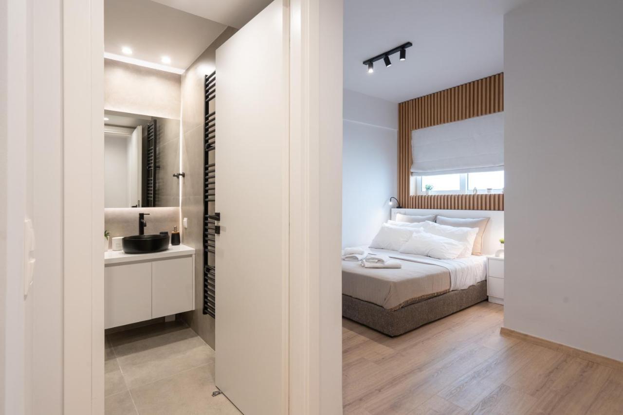 Luxury 4 Bedrooms Apartment Near Flisvos Marina ピレウス エクステリア 写真