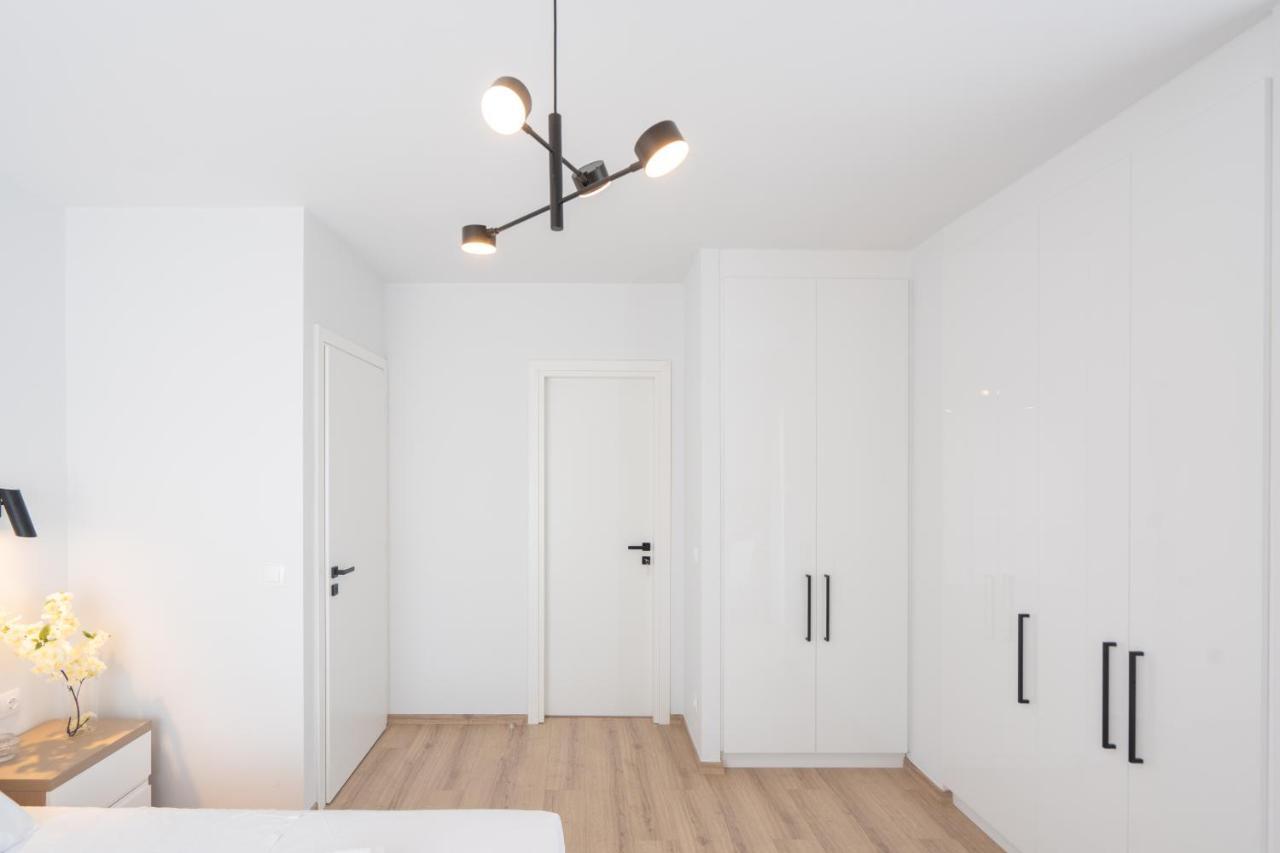 Luxury 4 Bedrooms Apartment Near Flisvos Marina ピレウス エクステリア 写真