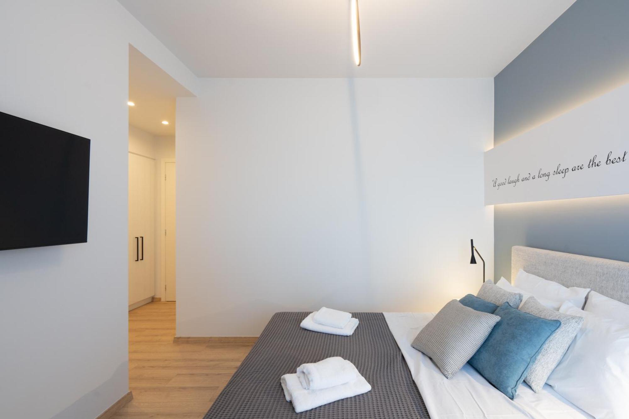 Luxury 4 Bedrooms Apartment Near Flisvos Marina ピレウス エクステリア 写真