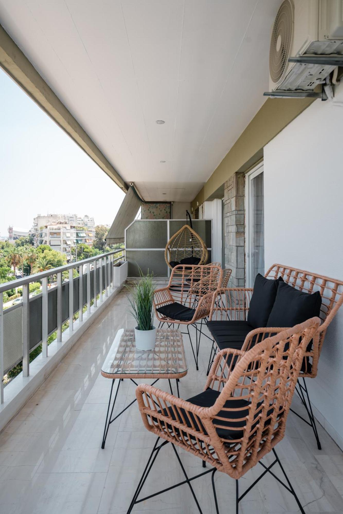 Luxury 4 Bedrooms Apartment Near Flisvos Marina ピレウス エクステリア 写真