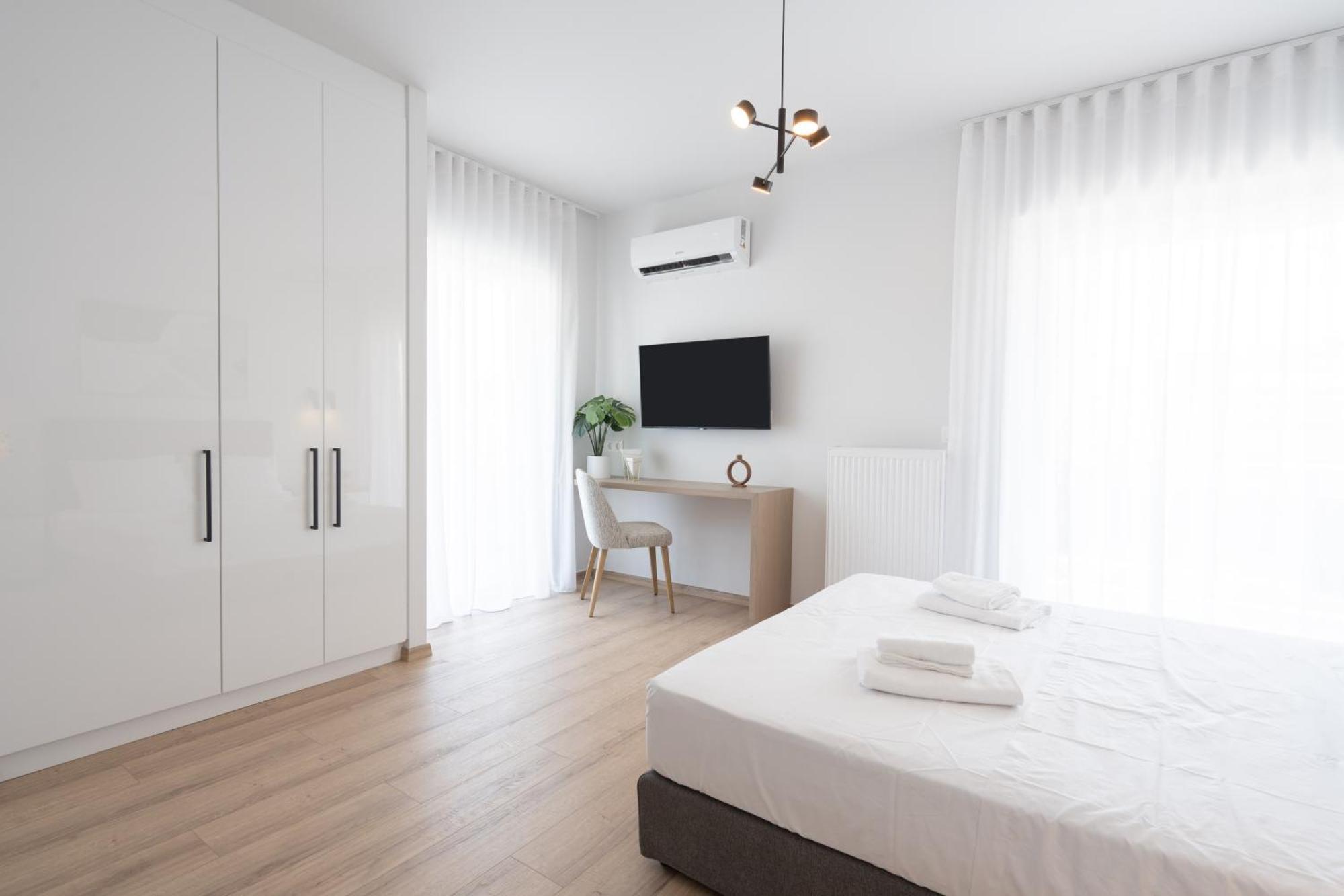 Luxury 4 Bedrooms Apartment Near Flisvos Marina ピレウス エクステリア 写真