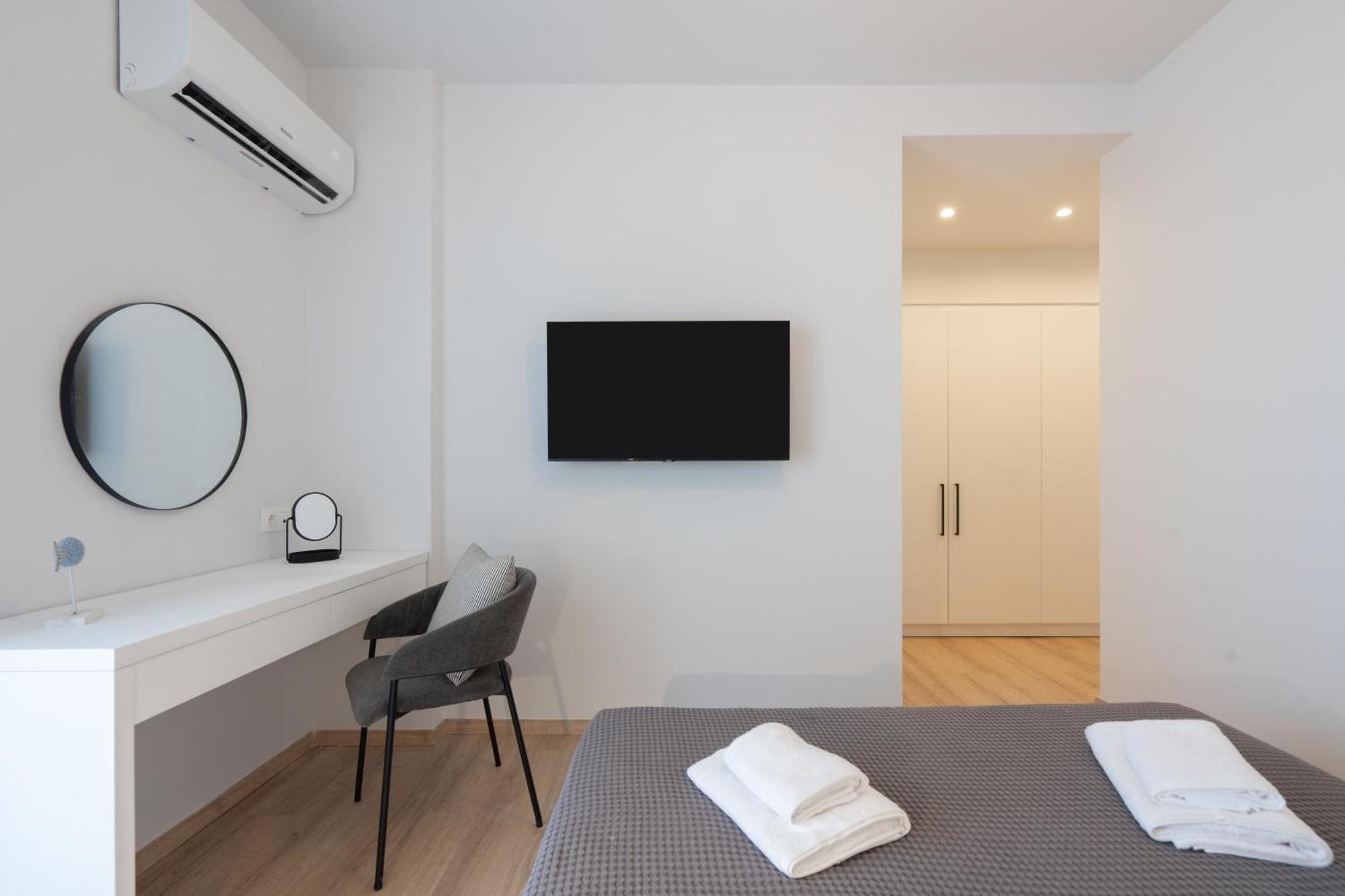 Luxury 4 Bedrooms Apartment Near Flisvos Marina ピレウス エクステリア 写真