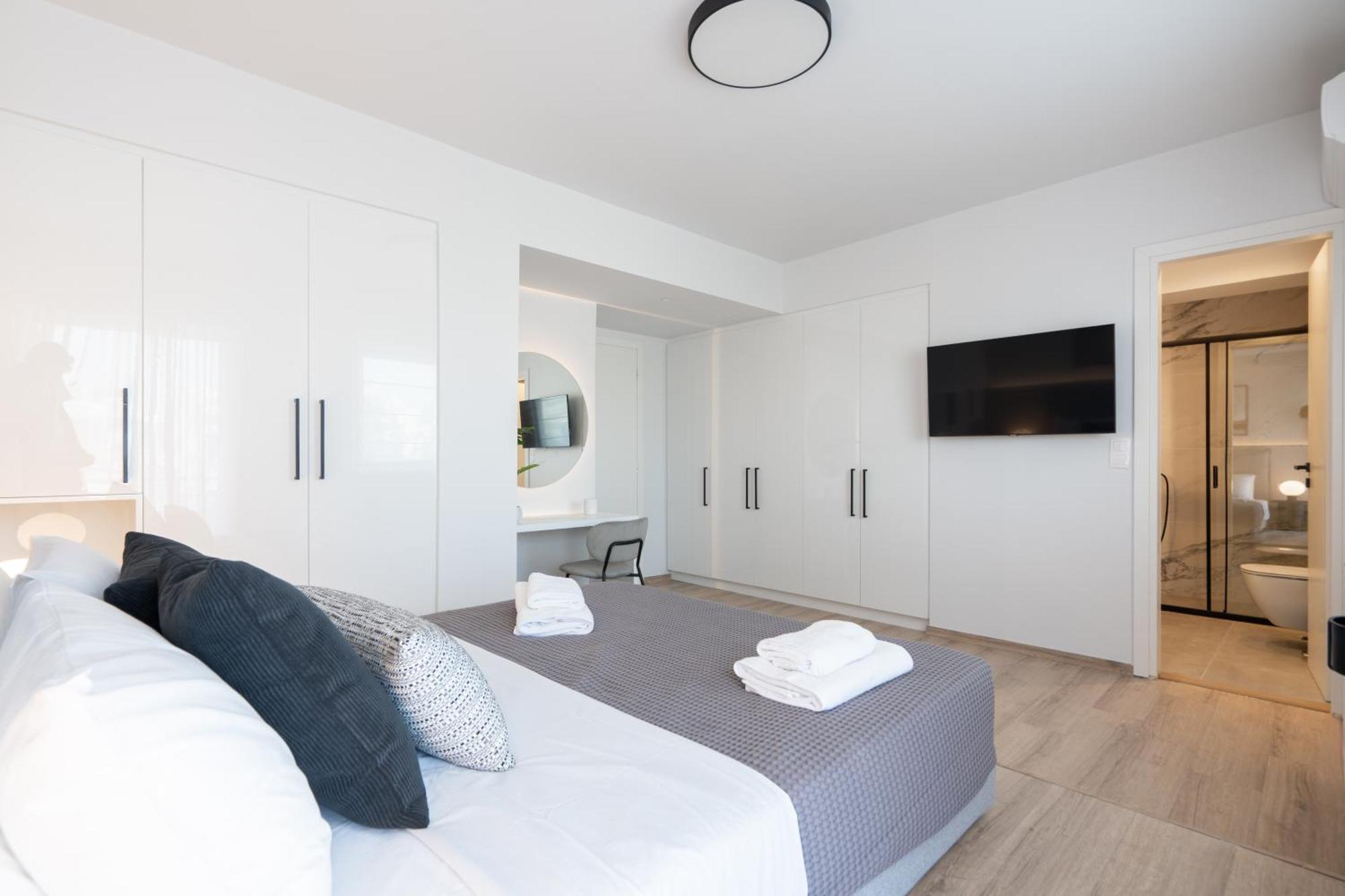 Luxury 4 Bedrooms Apartment Near Flisvos Marina ピレウス エクステリア 写真