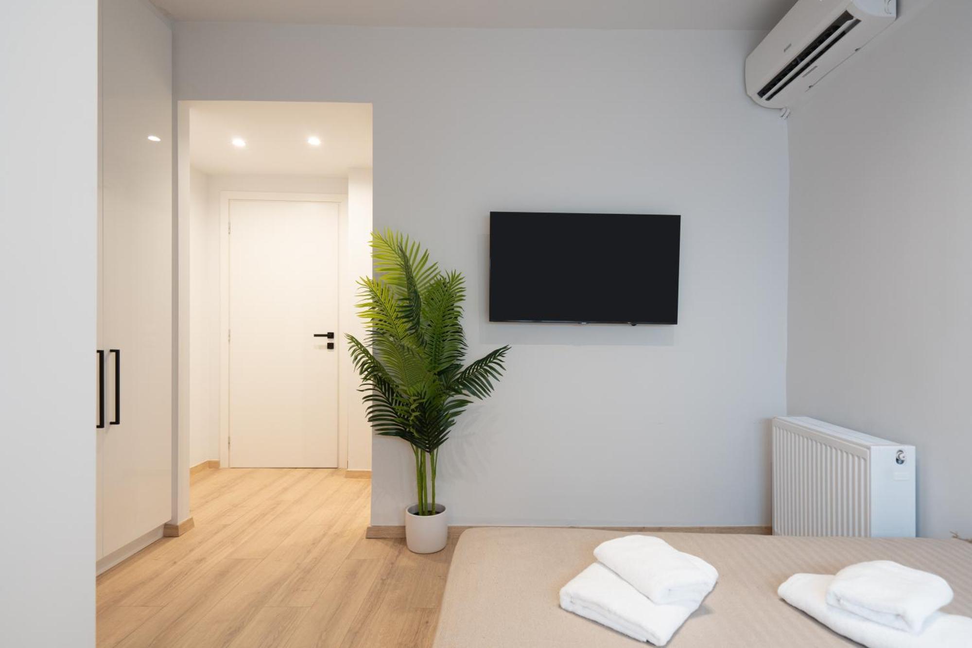 Luxury 4 Bedrooms Apartment Near Flisvos Marina ピレウス エクステリア 写真