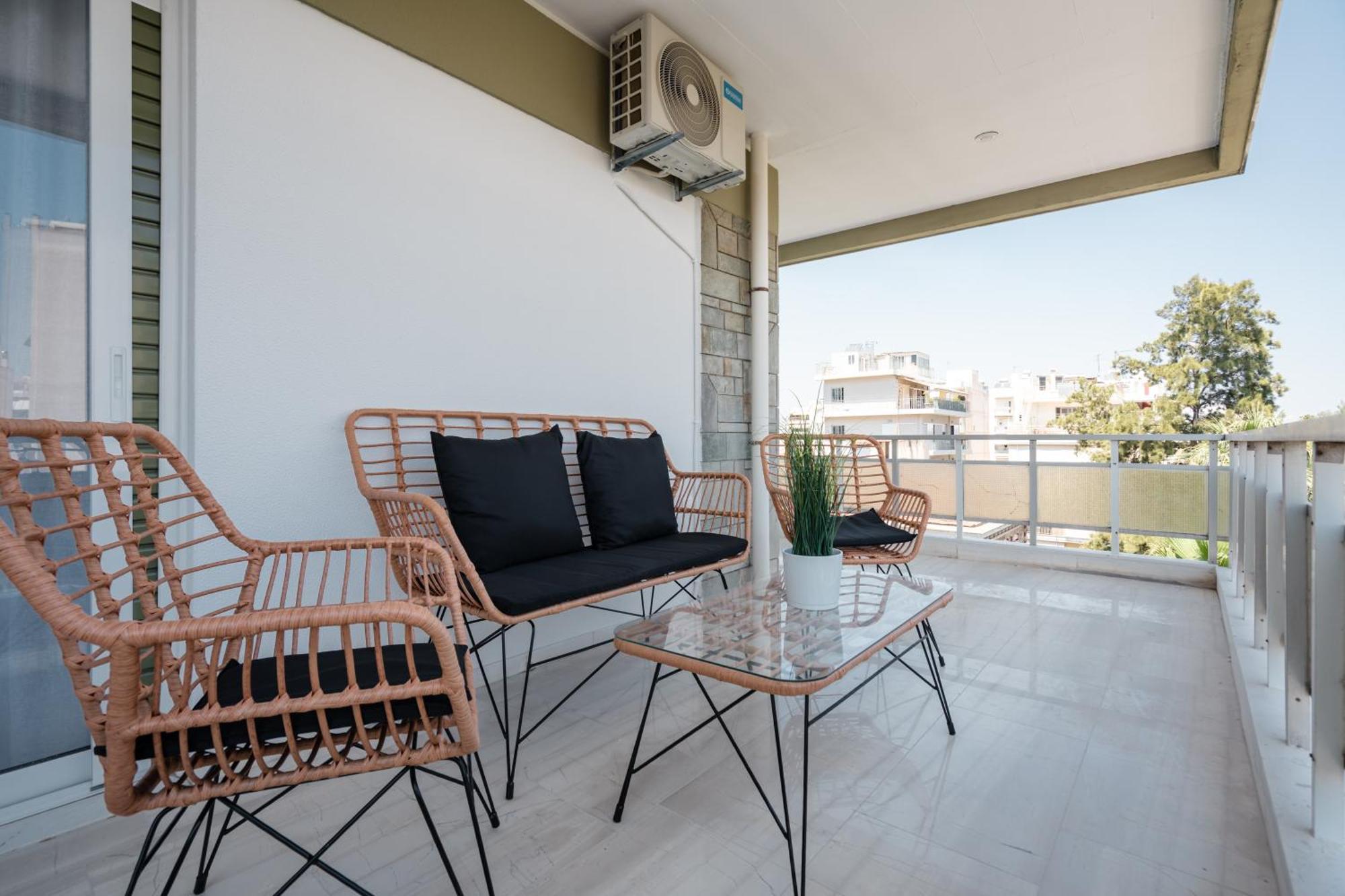 Luxury 4 Bedrooms Apartment Near Flisvos Marina ピレウス エクステリア 写真