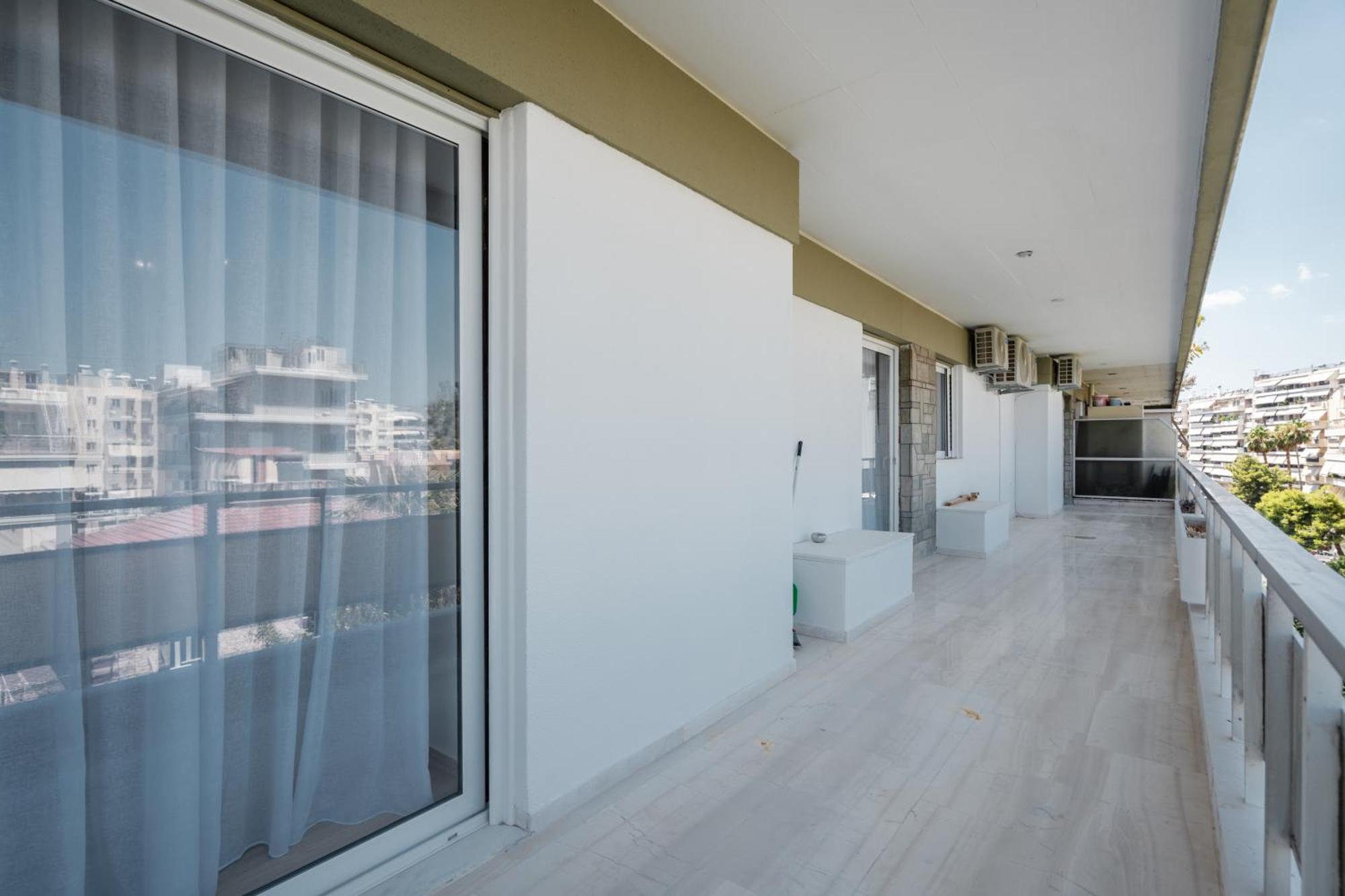 Luxury 4 Bedrooms Apartment Near Flisvos Marina ピレウス エクステリア 写真