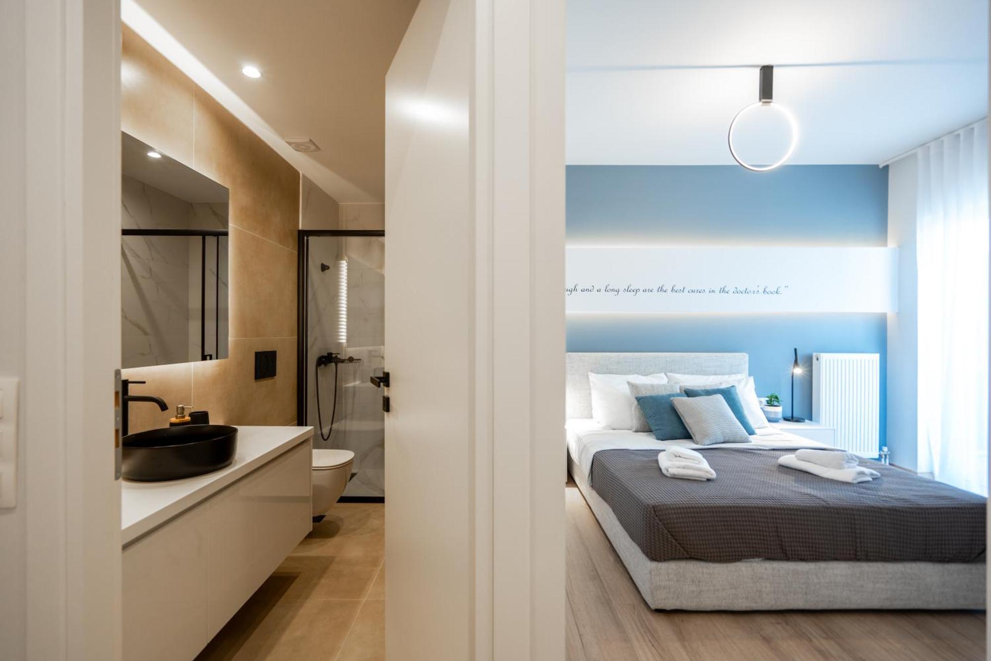Luxury 4 Bedrooms Apartment Near Flisvos Marina ピレウス エクステリア 写真