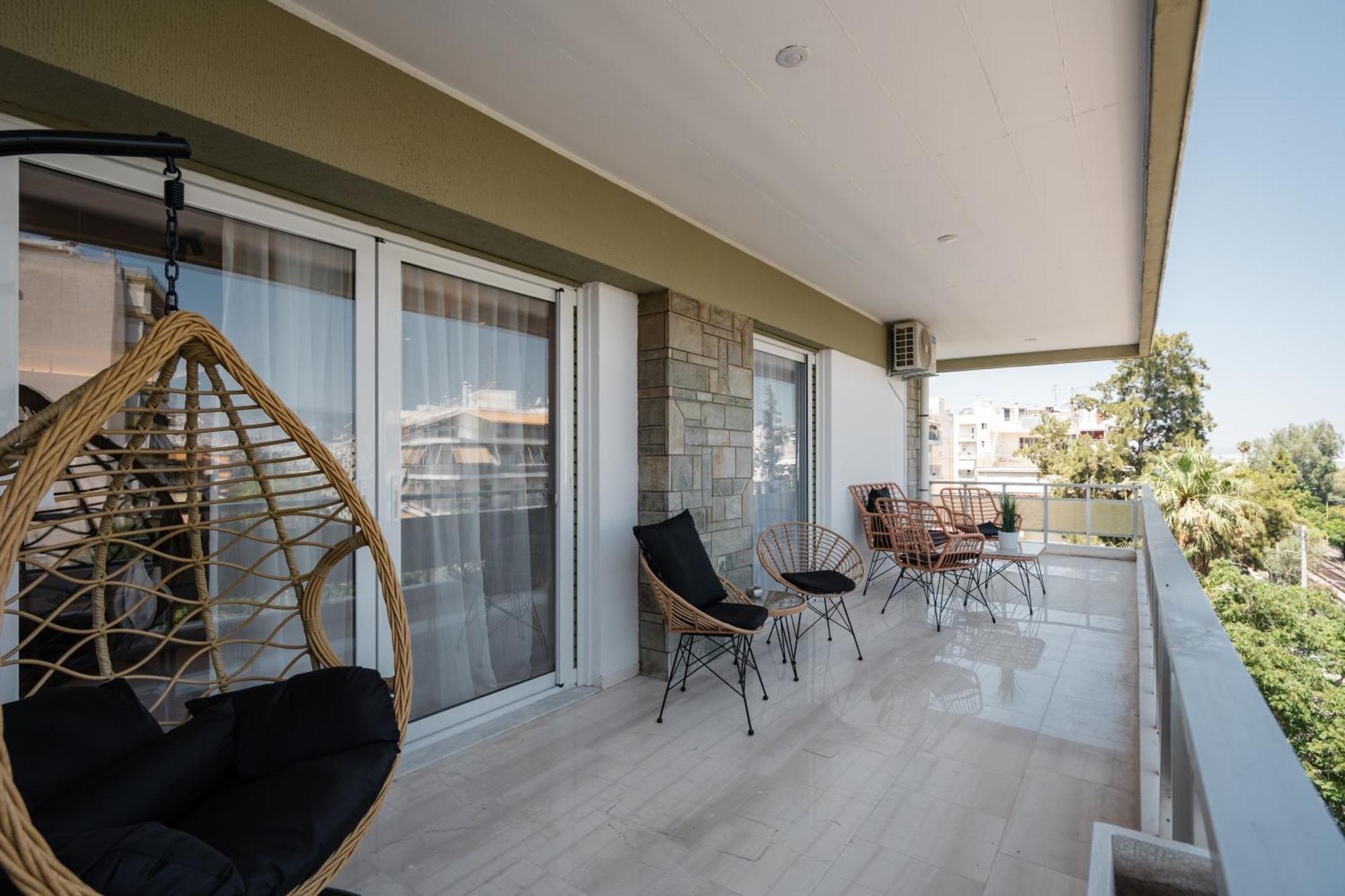 Luxury 4 Bedrooms Apartment Near Flisvos Marina ピレウス エクステリア 写真