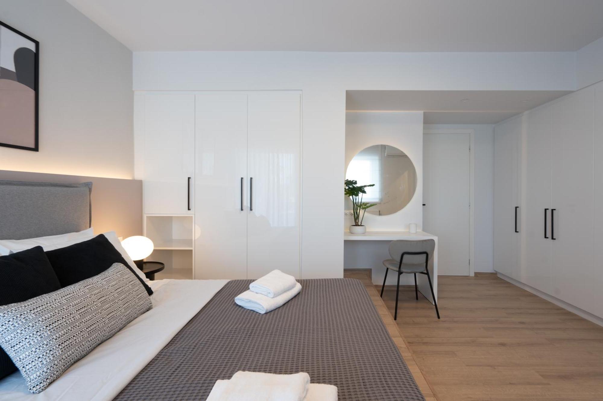 Luxury 4 Bedrooms Apartment Near Flisvos Marina ピレウス エクステリア 写真