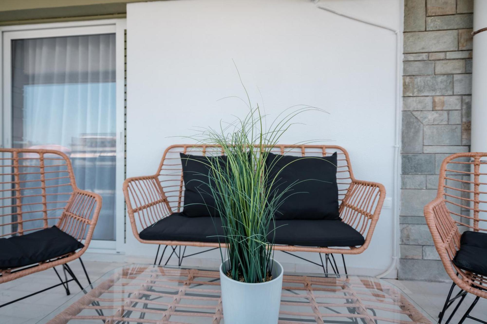 Luxury 4 Bedrooms Apartment Near Flisvos Marina ピレウス エクステリア 写真