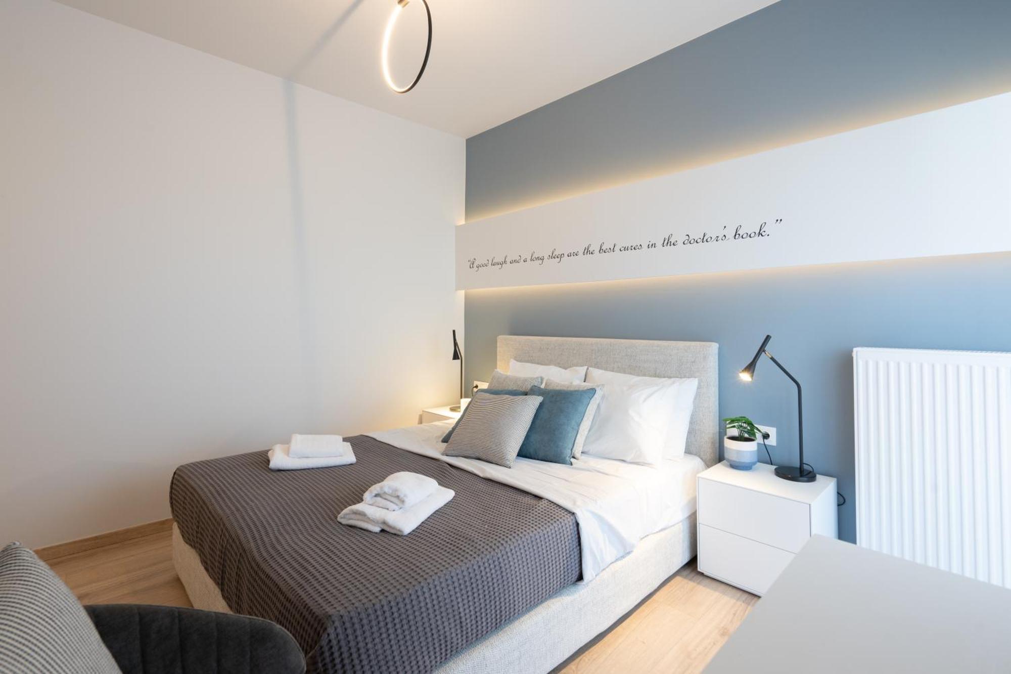 Luxury 4 Bedrooms Apartment Near Flisvos Marina ピレウス エクステリア 写真