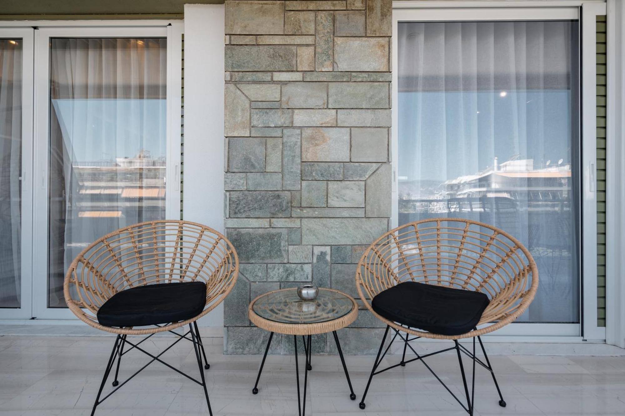 Luxury 4 Bedrooms Apartment Near Flisvos Marina ピレウス エクステリア 写真
