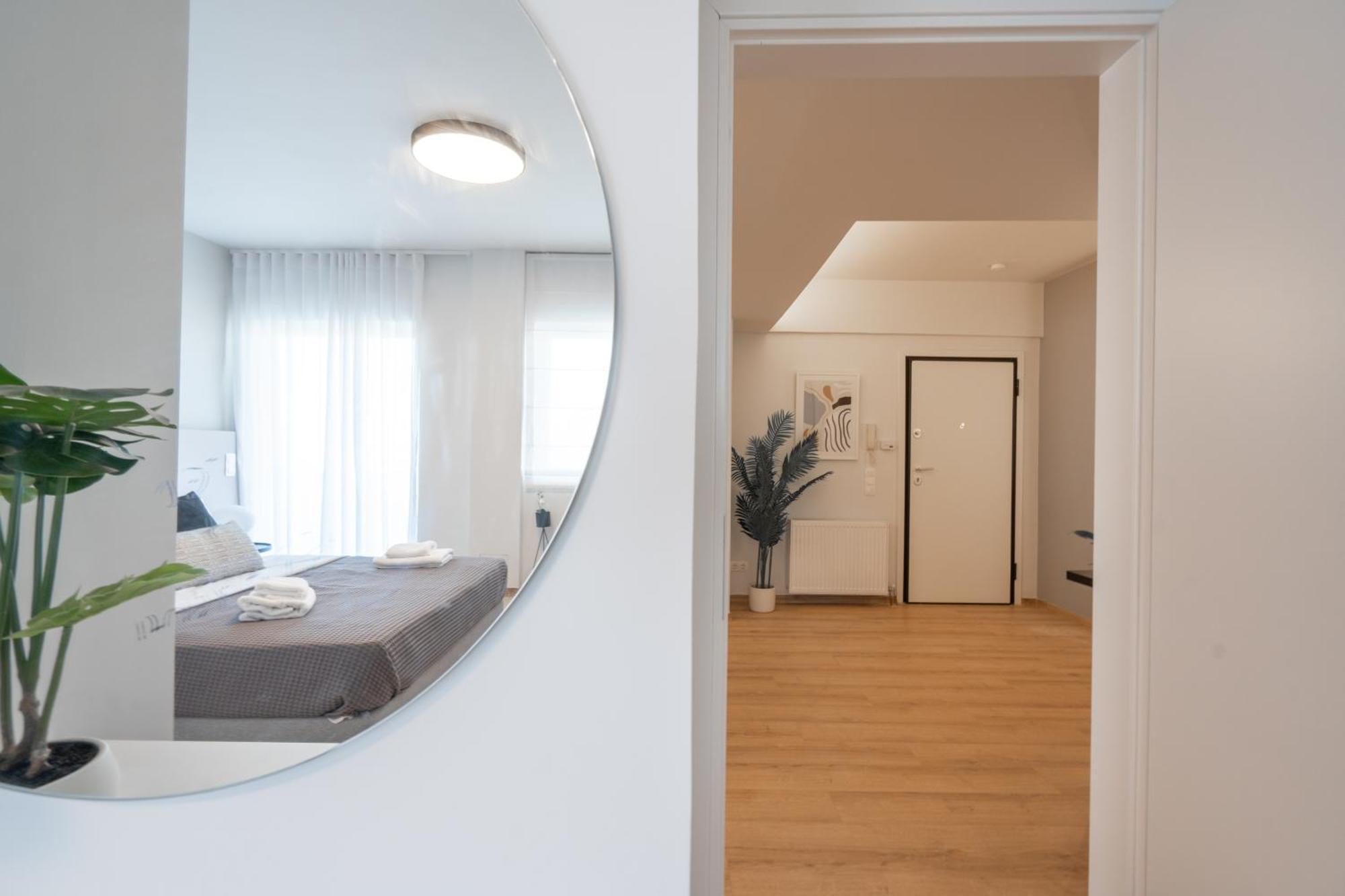 Luxury 4 Bedrooms Apartment Near Flisvos Marina ピレウス エクステリア 写真